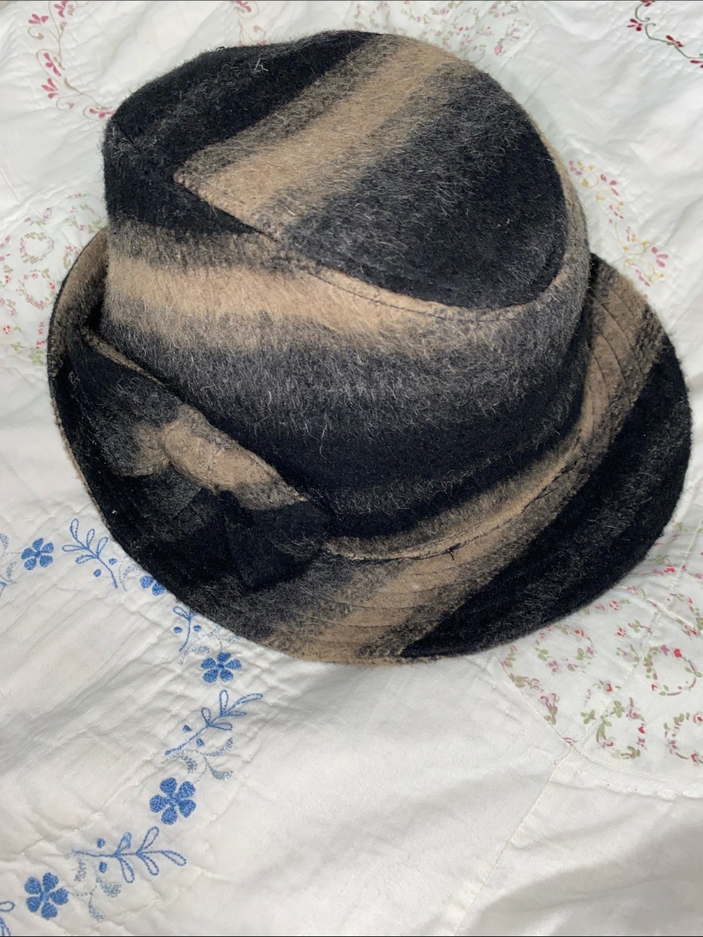 August wool blend hat adult